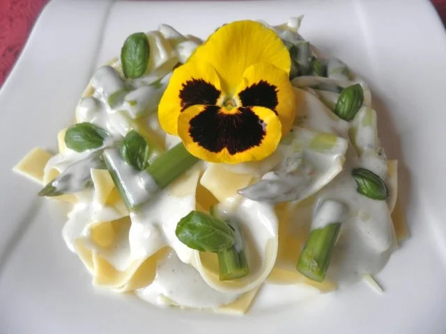 Rezept: Bandnudeln mit grünen Spargel ... Bandnudeln mit grünen Spargel ... - Rezept