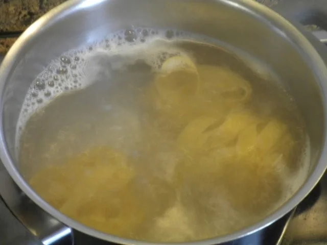 Rezept: Bandnudeln mit grünen Spargel ... Bild Nr. 3 Bandnudeln mit grünen Spargel ... - Rezept - Bild Nr. 3