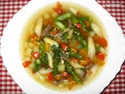 Kunterbunte Rindersuppe mit Spargel - Rezept