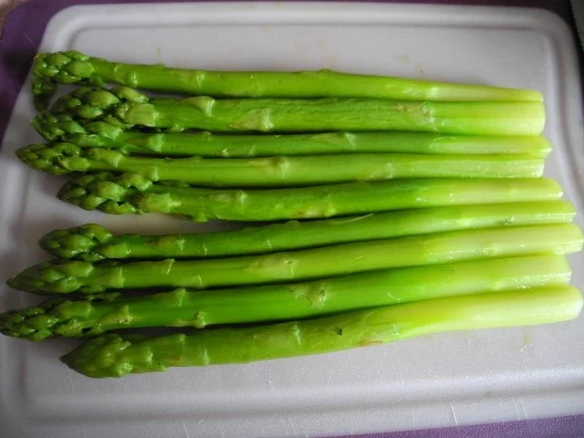 Paprika - Vleisch süss sauer in Tomatensaft an gebutterter Spargel - Pasta - Rezept - Bild Nr. 5