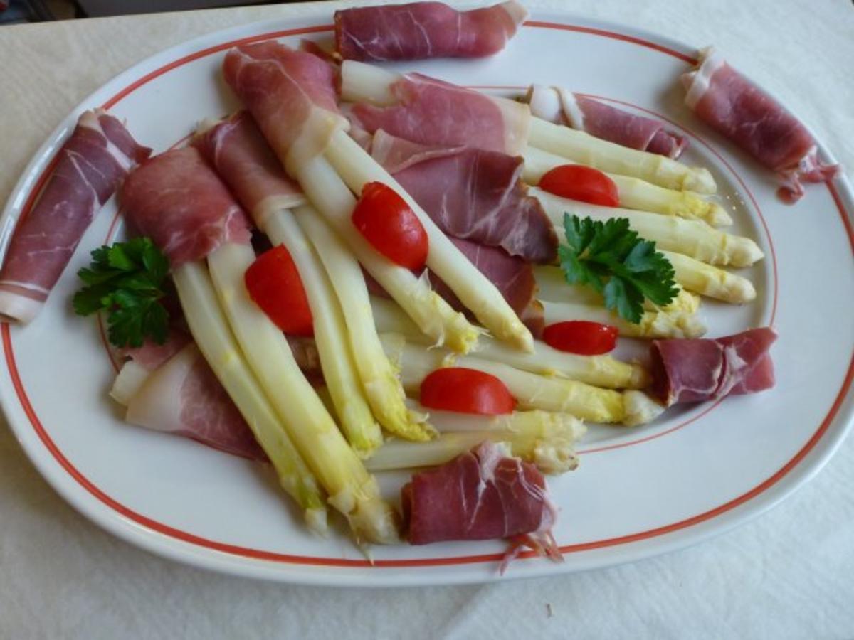 Bilder für Spargel mit Knochenschinken und kräutriger Sauce - Rezept