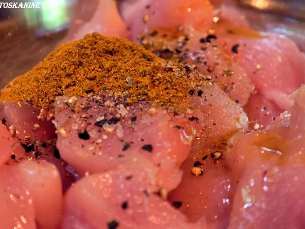 Rezept: Marokkanische Hähnchen-Spargelpfanne mit Knoblauchdip und wilden Tomaten Bild Nr. 3 Marokkanische Hähnchen-Spargelpfanne mit Knoblauchdip und wilden Tomaten - Rezept - Bild Nr. 3