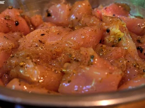 Rezept: Marokkanische Hähnchen-Spargelpfanne mit Knoblauchdip und wilden Tomaten Bild Nr. 4 Marokkanische Hähnchen-Spargelpfanne mit Knoblauchdip und wilden Tomaten - Rezept - Bild Nr. 4