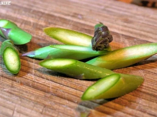 Rezept: Marokkanische Hähnchen-Spargelpfanne mit Knoblauchdip und wilden Tomaten Bild Nr. 6 Marokkanische Hähnchen-Spargelpfanne mit Knoblauchdip und wilden Tomaten - Rezept - Bild Nr. 6