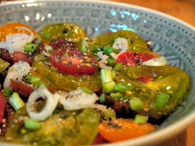 Rezept: Marokkanische Hähnchen-Spargelpfanne mit Knoblauchdip und wilden Tomaten Bild Nr. 8 Marokkanische Hähnchen-Spargelpfanne mit Knoblauchdip und wilden Tomaten - Rezept - Bild Nr. 8