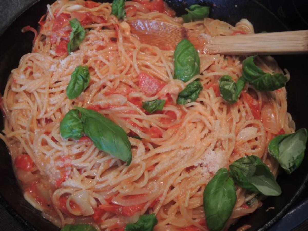 Spaghetti mit Tomatensoße - Rezept
