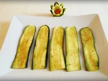 Party Zucchiniröllchen mit Wiener Knusperbraten gefüllt - Rezept - Bild Nr. 7