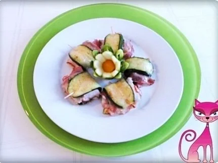 Party Zucchiniröllchen mit Wiener Knusperbraten gefüllt - Rezept