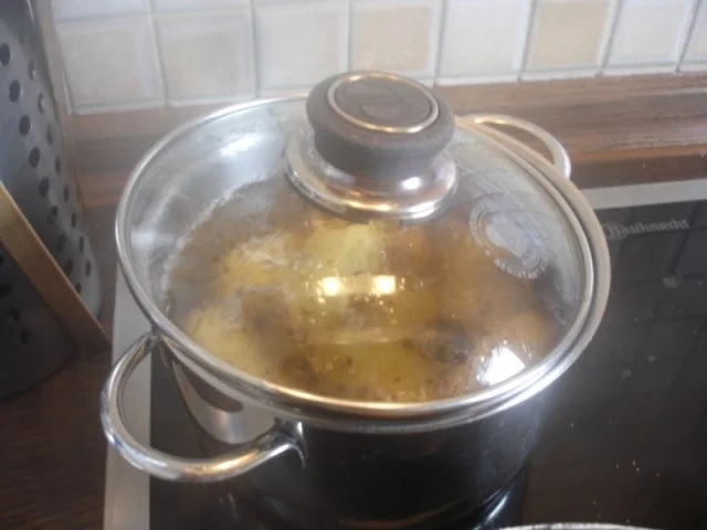 Wildlachsfilet mit Dillsauce, Frühkartoffeln und Gemüse - Rezept - Bild Nr. 7