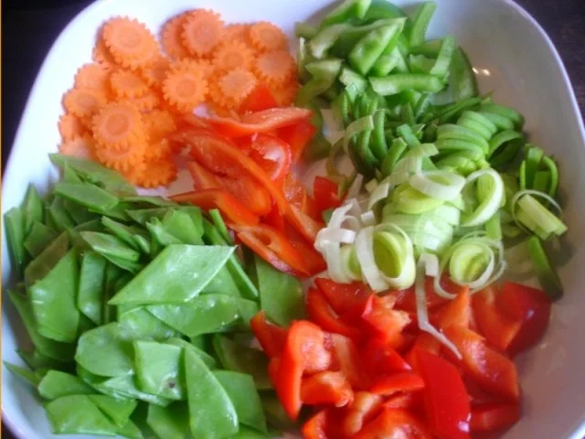 Wildlachsfilet mit Dillsauce, Frühkartoffeln und Gemüse - Rezept - Bild Nr. 12