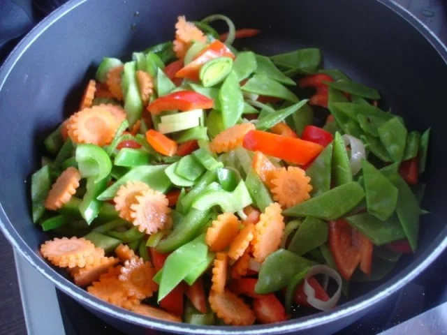 Wildlachsfilet mit Dillsauce, Frühkartoffeln und Gemüse - Rezept - Bild Nr. 13