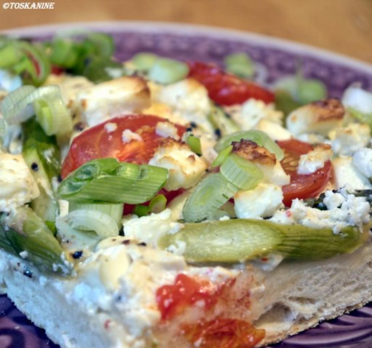 Bilder für Flammkuchen mit grünem Spargel und Tomaten - Rezept