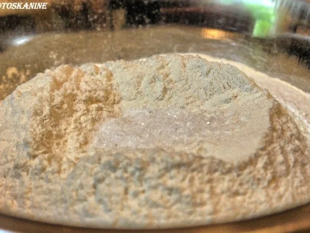 Rezept: Flammkuchen mit grünem Spargel und Tomaten Bild Nr. 2 Flammkuchen mit grünem Spargel und Tomaten - Rezept - Bild Nr. 2