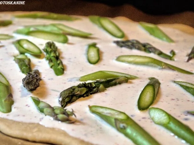 Rezept: Flammkuchen mit grünem Spargel und Tomaten Bild Nr. 14 Flammkuchen mit grünem Spargel und Tomaten - Rezept - Bild Nr. 14