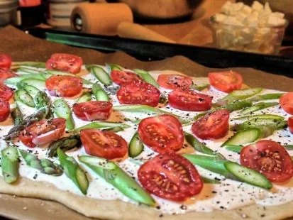 Rezept: Flammkuchen mit grünem Spargel und Tomaten Bild Nr. 15 Flammkuchen mit grünem Spargel und Tomaten - Rezept - Bild Nr. 15