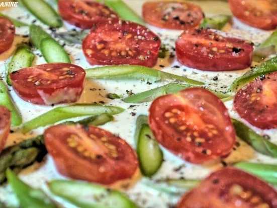 Rezept: Flammkuchen mit grünem Spargel und Tomaten Bild Nr. 16 Flammkuchen mit grünem Spargel und Tomaten - Rezept - Bild Nr. 16