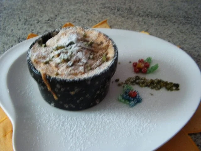 Rezept: Obstsalat mit Baiserhaube Obstsalat mit Baiserhaube - Rezept