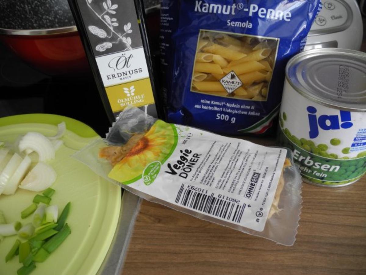 Vegan aus dem Wok : Veggi-Döner-Vleisch mit Kamut-Pasta und Erbsen - Rezept - Bild Nr. 2