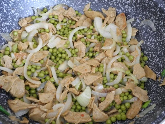 Vegan aus dem Wok : Veggi-Döner-Vleisch mit Kamut-Pasta und Erbsen - Rezept - Bild Nr. 9