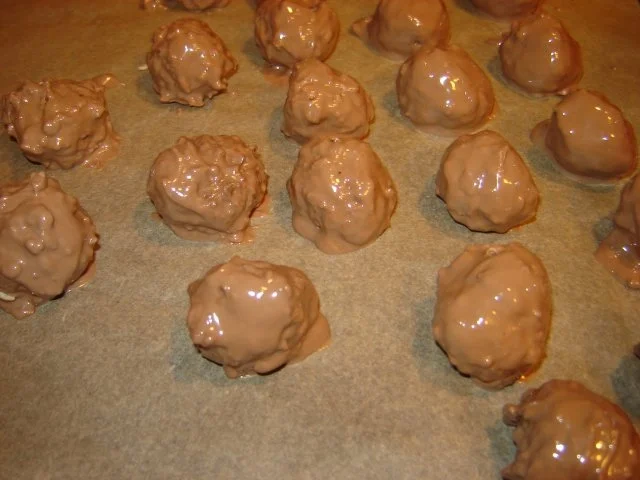 Rezept: Schokopralinen a La Ferrero Rocher Bild Nr. 17 Schokopralinen a La Ferrero Rocher - Rezept - Bild Nr. 17