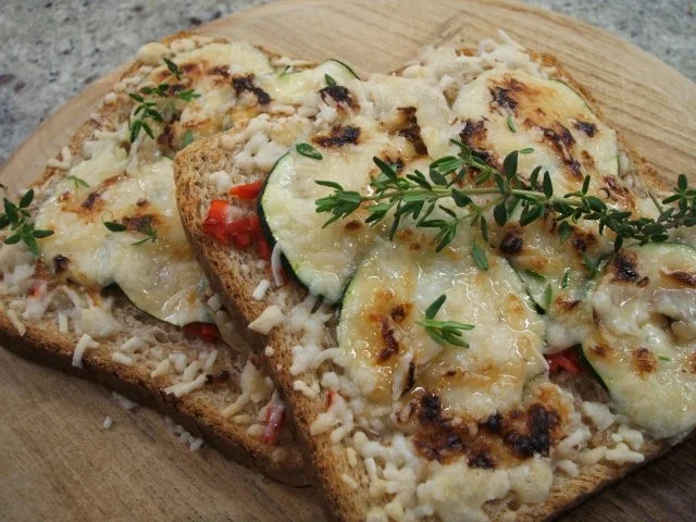 Rezept: Toast: Toast mit Parmasan-Honig-Haube Toast: Toast mit Parmasan-Honig-Haube - Rezept