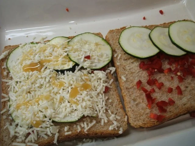 Rezept: Toast: Toast mit Parmasan-Honig-Haube Bild Nr. 5 Toast: Toast mit Parmasan-Honig-Haube - Rezept - Bild Nr. 5