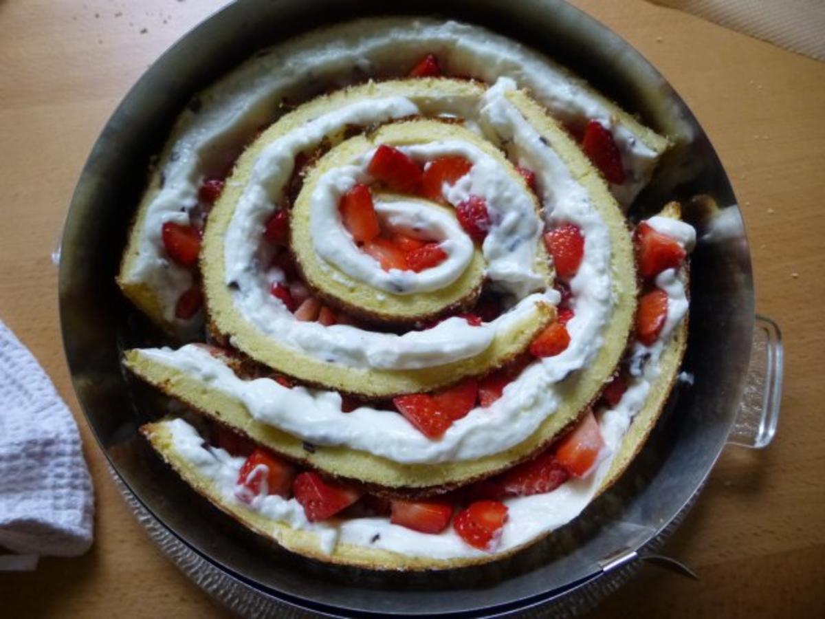 Erdbeer-Erfrischungsstäbchen-Torte - Rezept - Bild Nr. 16