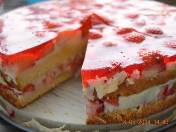 Doppeldecker Erdbeertorte - Rezept - Bild Nr. 2
