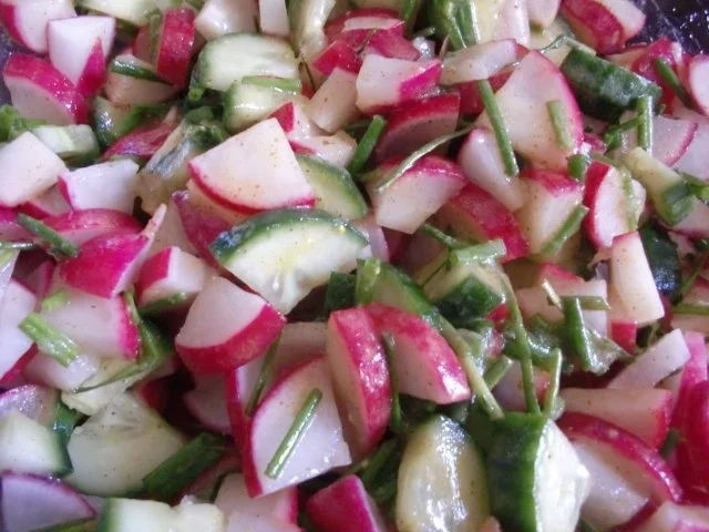 Radieschensalat mit Gurke - Rezept