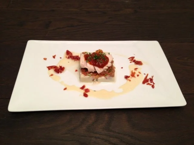 Rezept: Schwarzfederhuhn aus der Gewürzmilch mit Tomaten, Tomatenmarmelade und Topinambur Schwarzfederhuhn aus der Gewürzmilch mit Tomaten, Tomatenmarmelade und Topinambur - Rezept