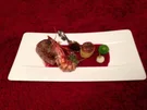 Rezept: Wagyu Filet mit Rosenberggarnele auf Rote Bete Spiegel mit afrikanisch Gemüse und Gratin Wagyu Filet mit Rosenberggarnele auf Rote Bete Spiegel mit afrikanisch Gemüse und Gratin - Rezept