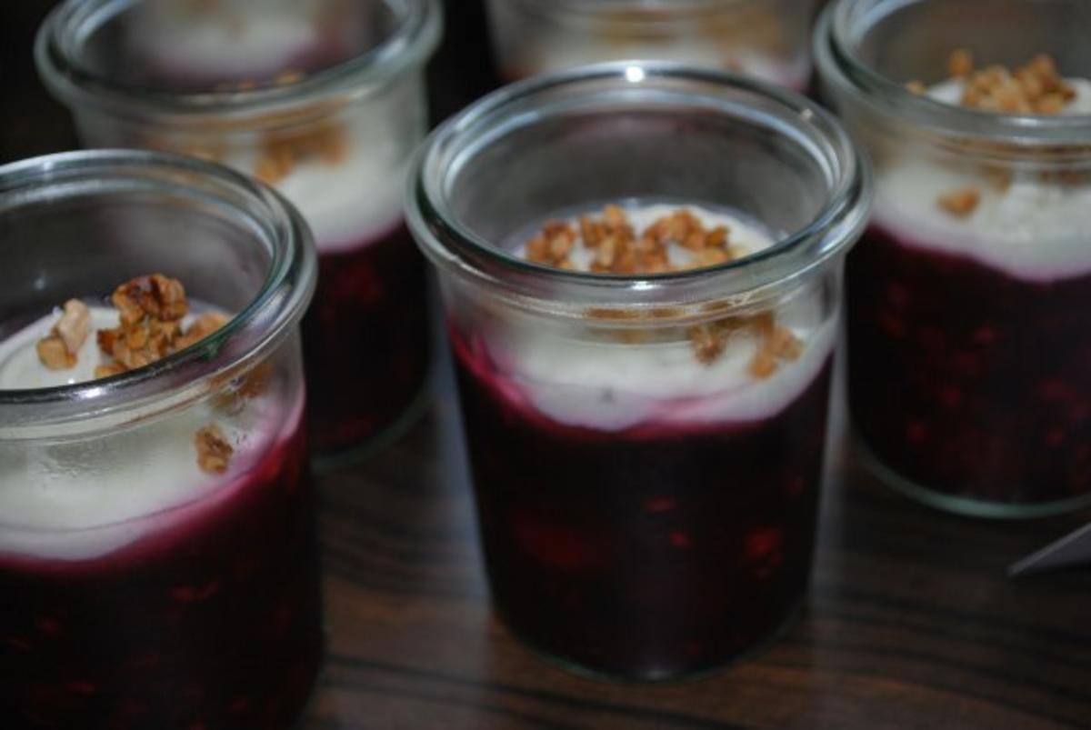 Rote Grütze im Weckglas mit Vanillecreme - Rezept - kochbar.de