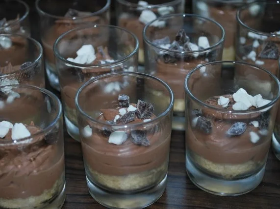 Rezept: Nutella-Trifle mit Schoko-Baiser-Haube Nutella-Trifle mit Schoko-Baiser-Haube - Rezept