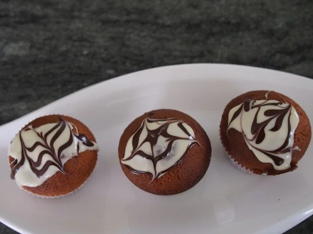 Rezept: Muffins mit Schokoüberraschung und Bananenjoghurt Muffins mit Schokoüberraschung und Bananenjoghurt - Rezept