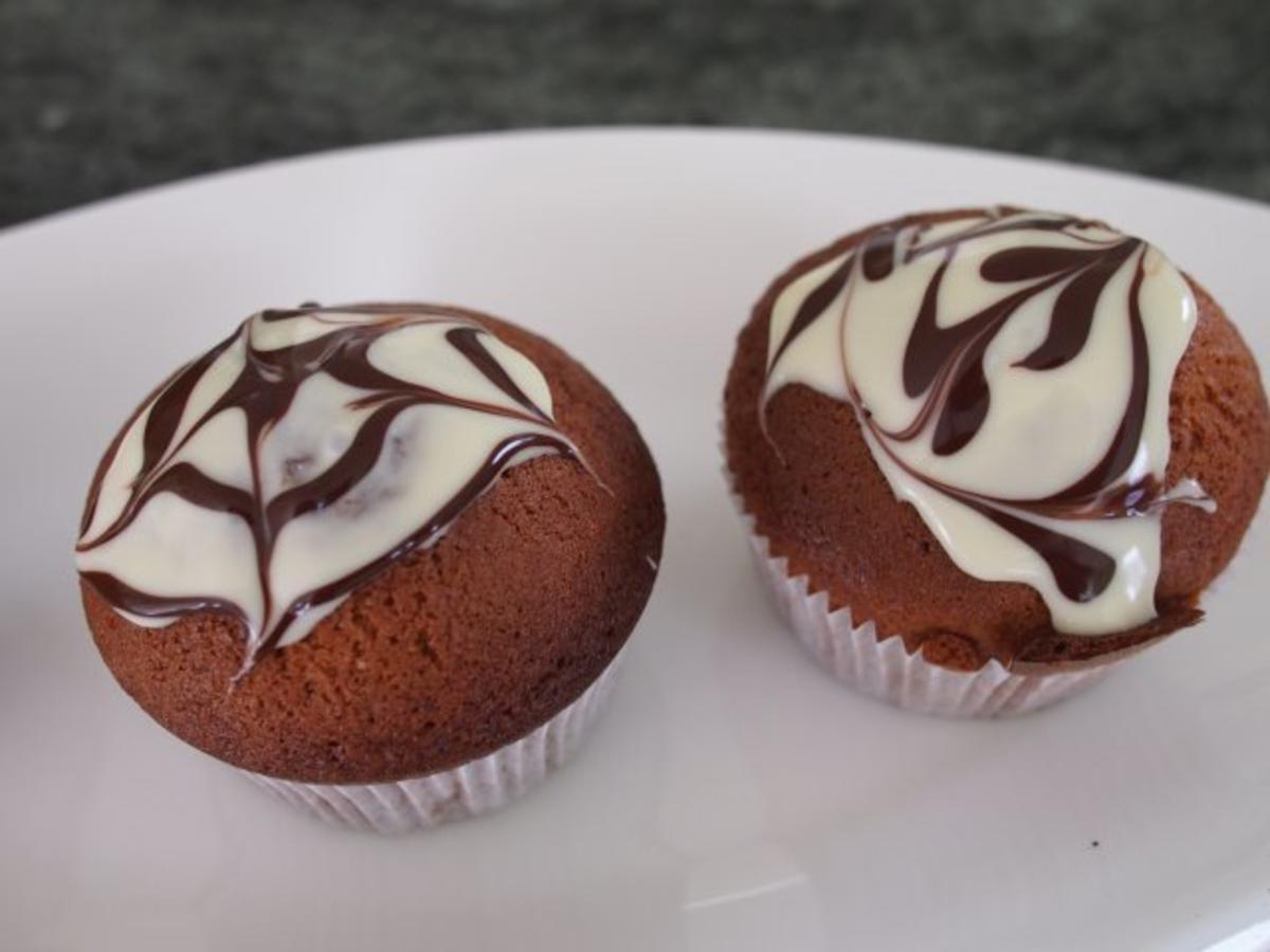 Muffins mit Schokoüberraschung und Bananenjoghurt - Rezept - kochbar.de