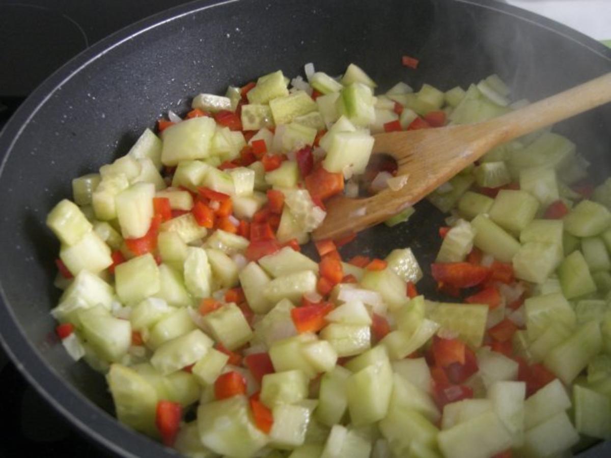 Kabeljau-Filet auf Gurkengemüse - Rezept - Bild Nr. 3