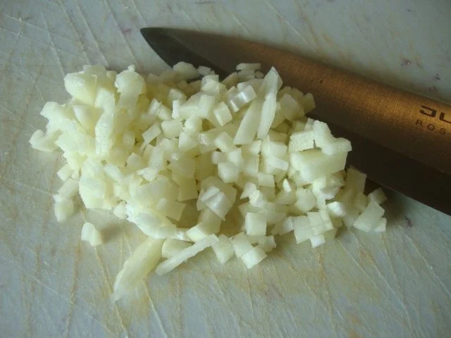 Rezept: Zwiebelsüppchen mit gratinierten Kartoffeltaler Bild Nr. 4 Zwiebelsüppchen mit gratinierten Kartoffeltaler - Rezept - Bild Nr. 4