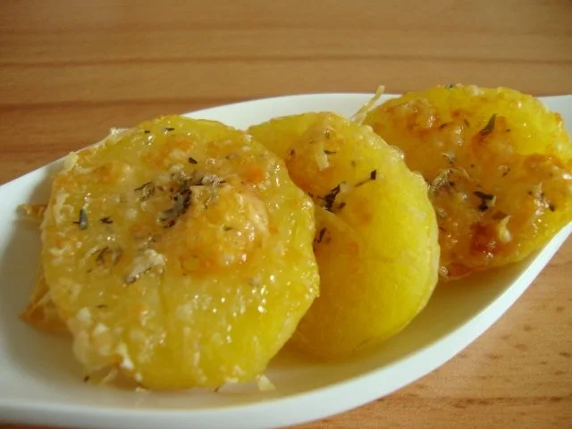 Rezept: Zwiebelsüppchen mit gratinierten Kartoffeltaler Bild Nr. 14 Zwiebelsüppchen mit gratinierten Kartoffeltaler - Rezept - Bild Nr. 14