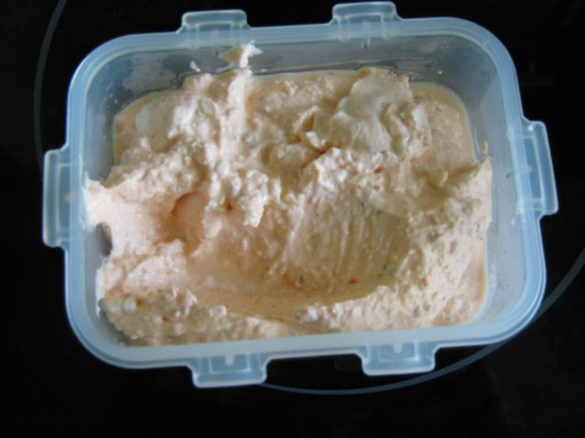 Feta-Frischkäse-Creme mit roter Paprika, Chili und Rosmarin, vielseitig ...