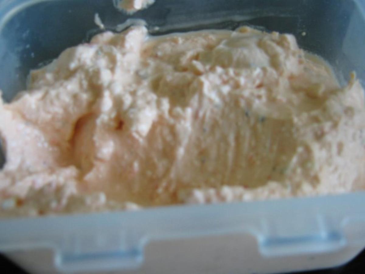 Feta Frischkäse Creme mit roter Paprika, Chili und Rosmarin, vielseitig ...