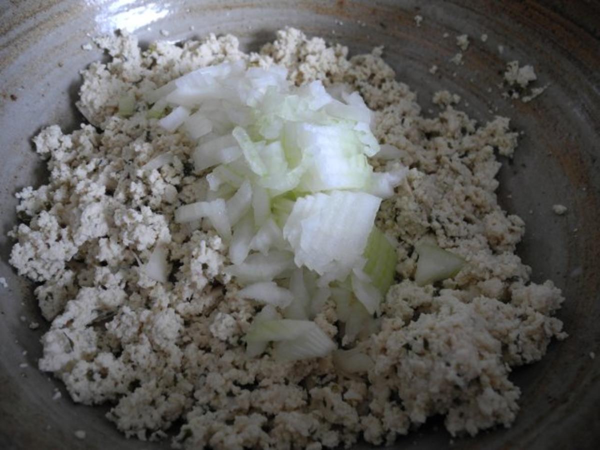 Kräuter - Tofu - Bällchen an Gemüse - Mix mit gerösteten Zwiebeln - Rezept - Bild Nr. 6