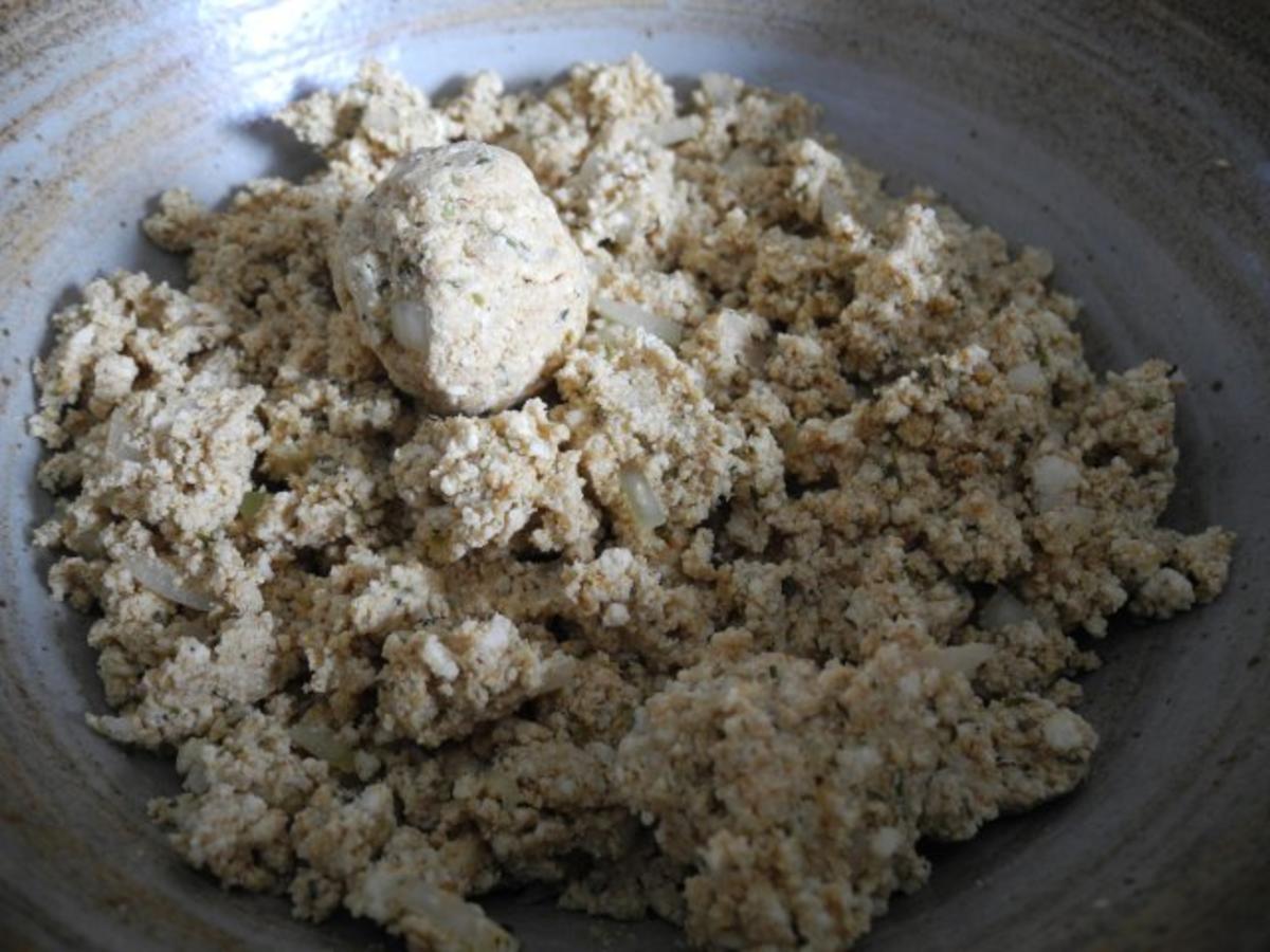 Kräuter - Tofu - Bällchen an Gemüse - Mix mit gerösteten Zwiebeln - Rezept - Bild Nr. 8