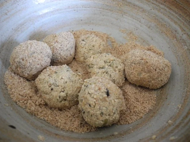 Rezept: Kräuter - Tofu - Bällchen an Gemüse - Mix mit gerösteten Zwiebeln Bild Nr. 11 Kräuter - Tofu - Bällchen an Gemüse - Mix mit gerösteten Zwiebeln - Rezept - Bild Nr. 11