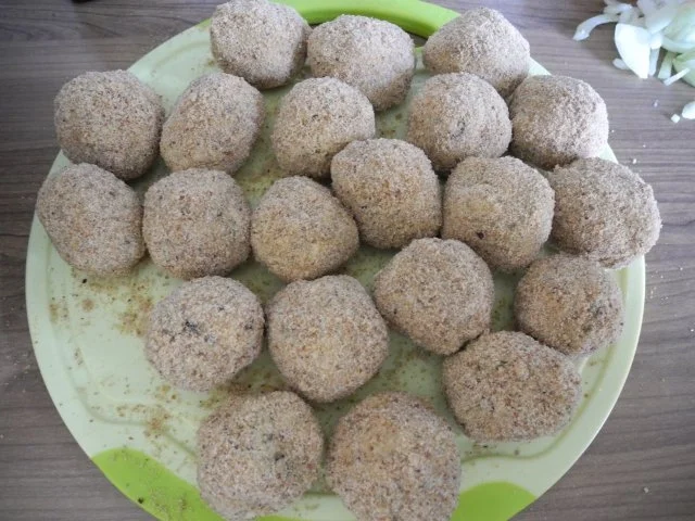 Rezept: Kräuter - Tofu - Bällchen an Gemüse - Mix mit gerösteten Zwiebeln Bild Nr. 12 Kräuter - Tofu - Bällchen an Gemüse - Mix mit gerösteten Zwiebeln - Rezept - Bild Nr. 12