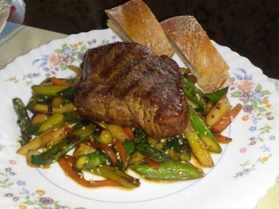 Rinderfilet auf gebratenen Spargel - einfach - von lars821