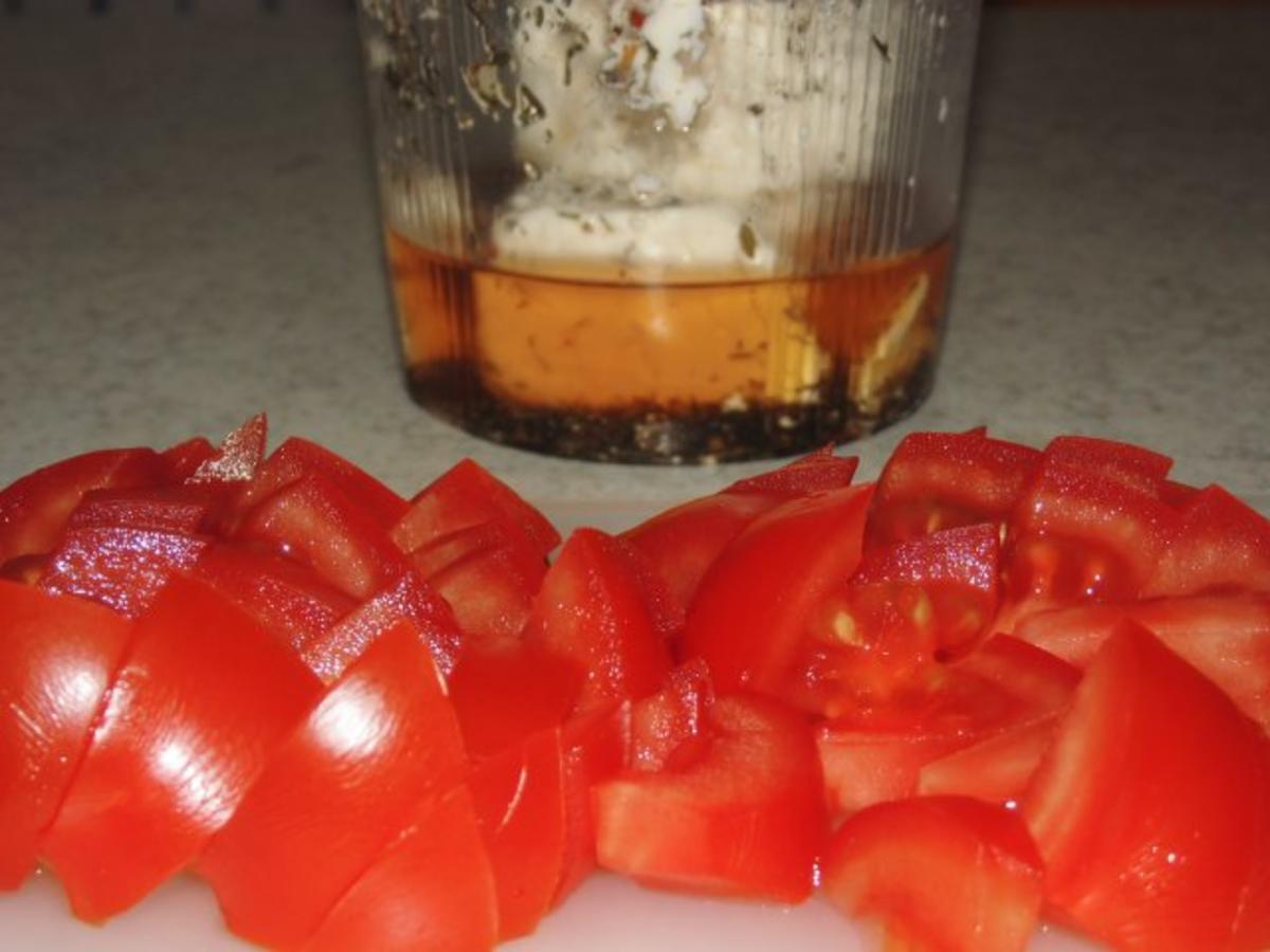 Falsches Kotelett mit Stern - Röstbrot und meinen schnellen Tomatensalat - Rezept - Bild Nr. 5