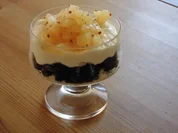 Schwarz - weißes Dessert mit Ananas Salsa - Rezept