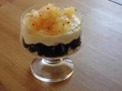 Schwarz - weißes Dessert mit Ananas Salsa - Rezept