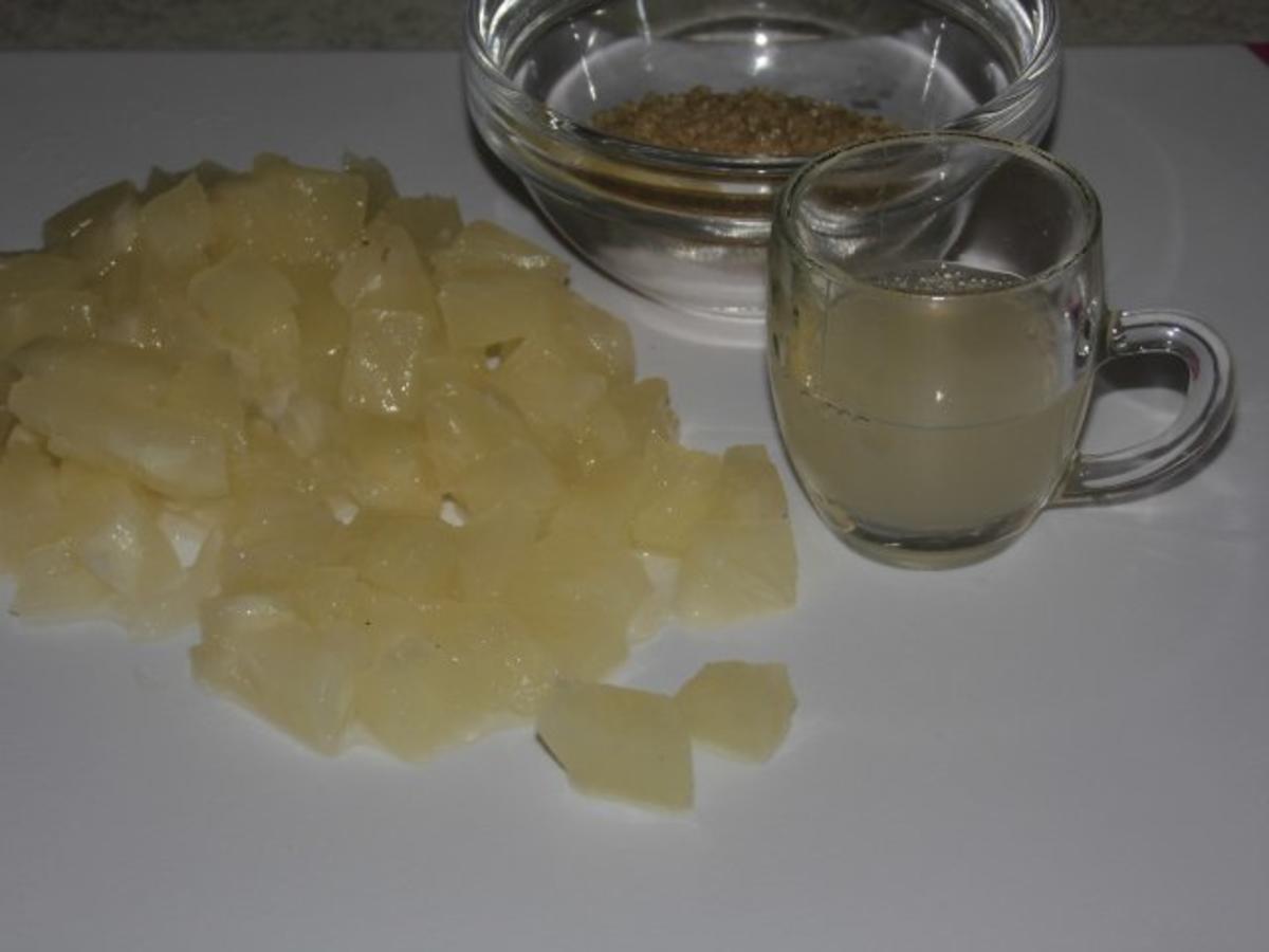 Schwarz - weißes Dessert mit Ananas Salsa - Rezept - Bild Nr. 7