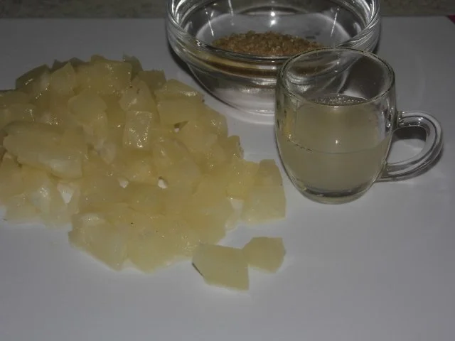 Schwarz - weißes Dessert mit Ananas Salsa - Rezept - Bild Nr. 7